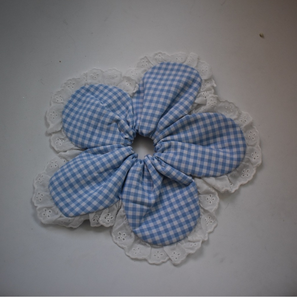 Sandy Liang-inspired puffy flower scrunchie